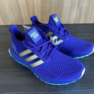 adidas ultraboost - Washington huskies men’s size 9